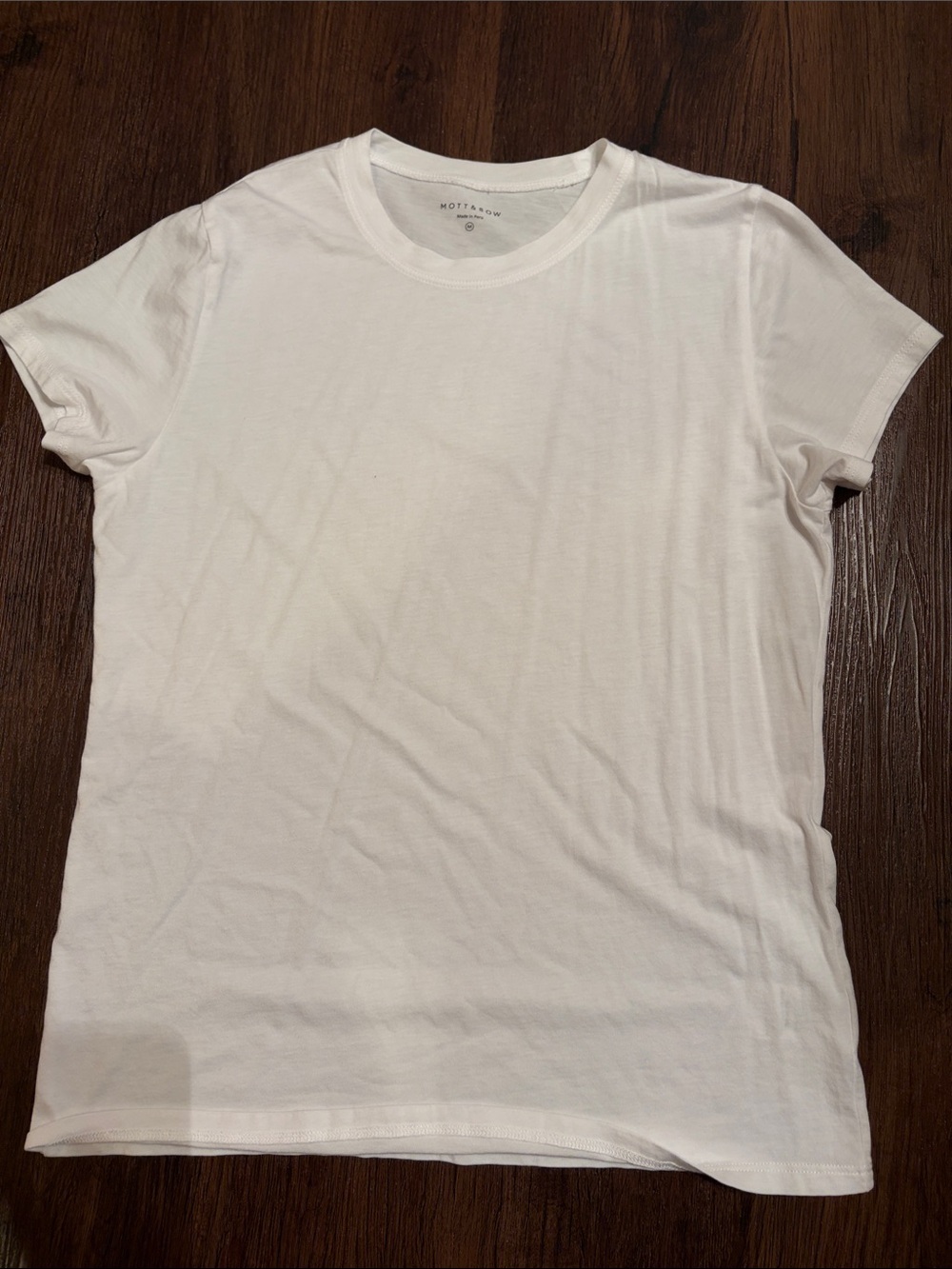 Mott & Bow athletic white   fitted t-shirt women’s sz M EUC